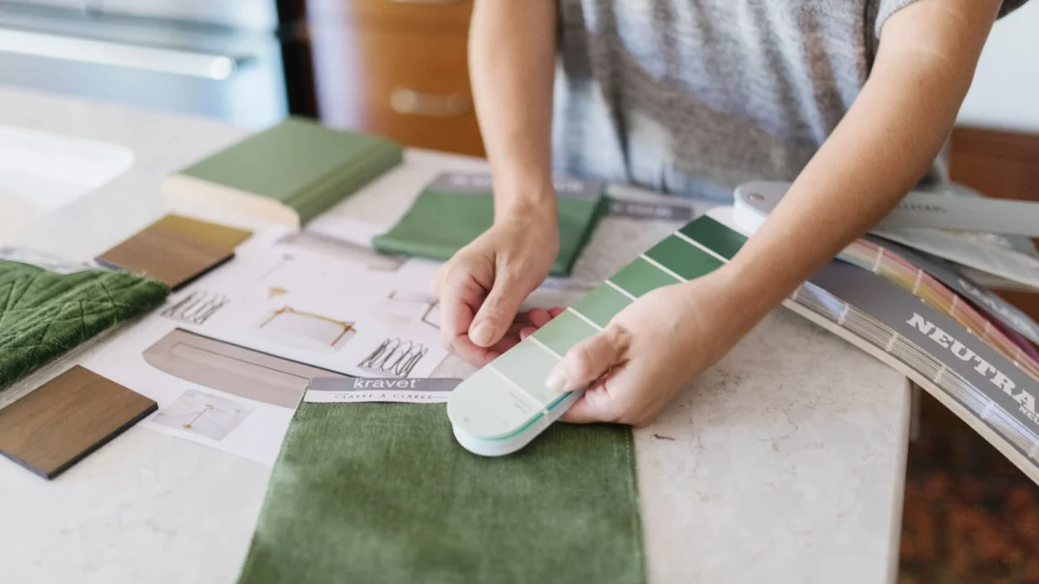 how to become an interior decorator